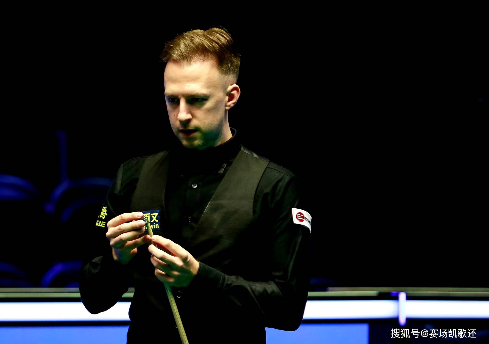 即使在合同 即使在合同